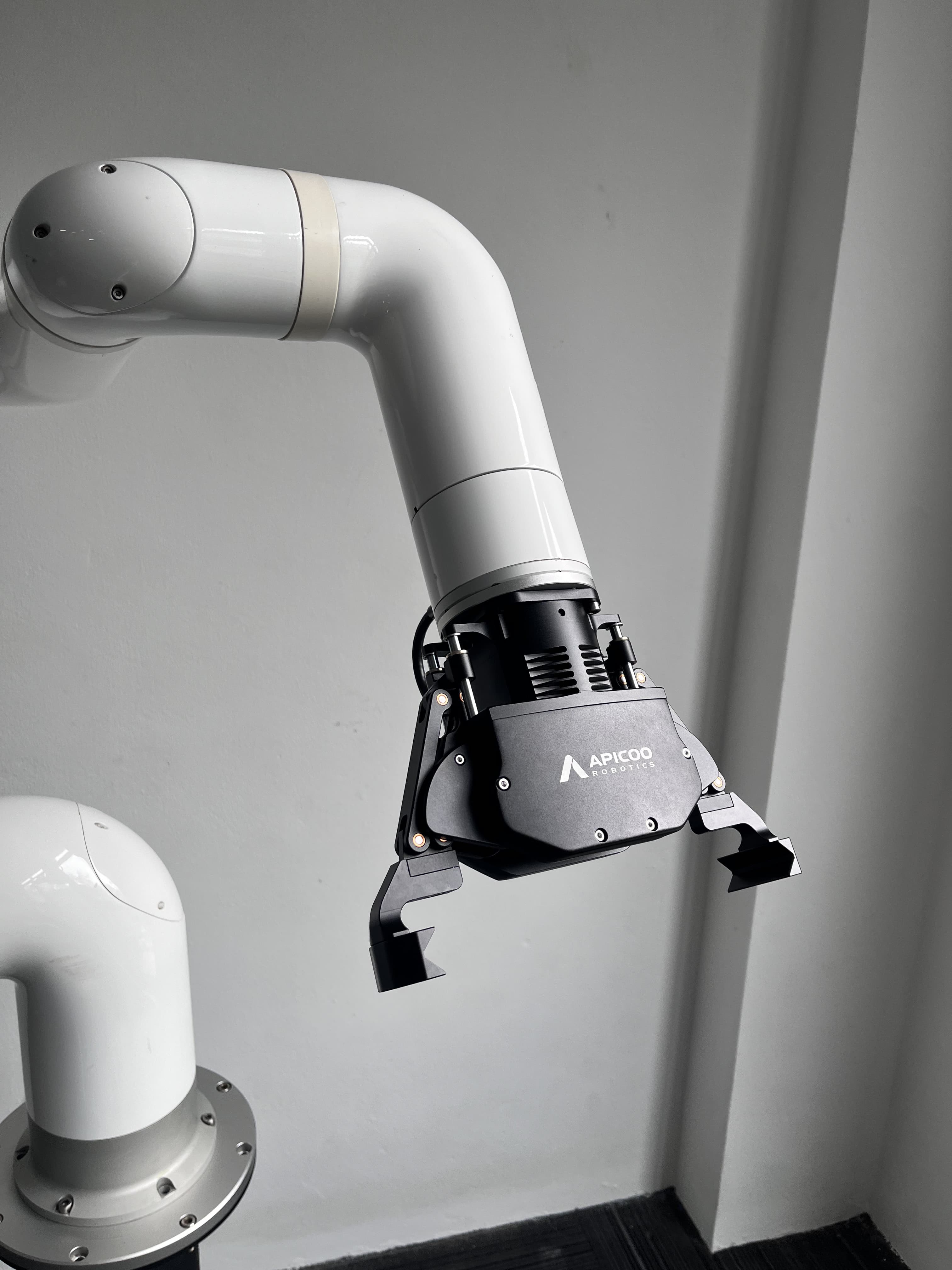 SusGrip XL mounted on a robot arm at an Apple production line