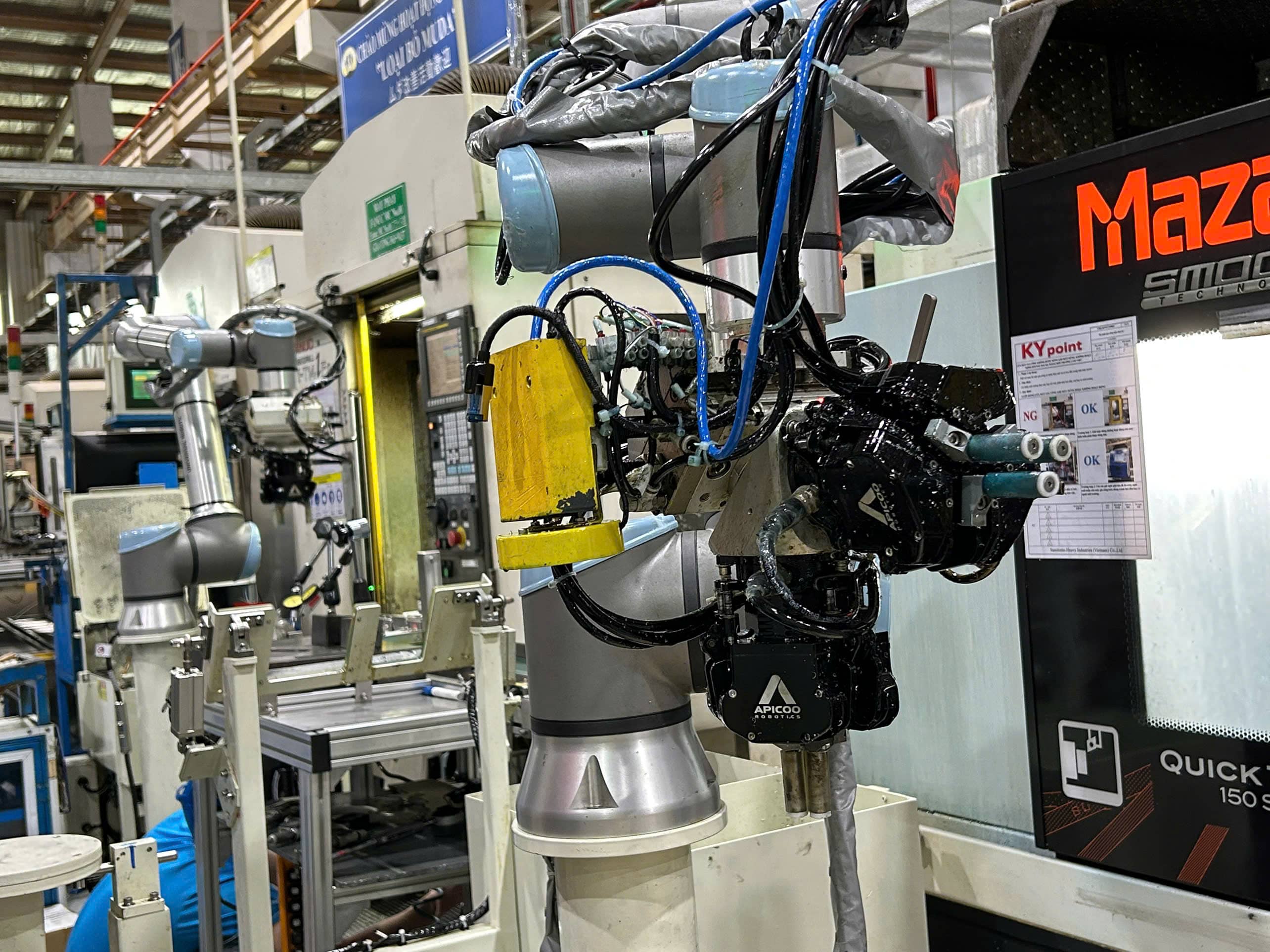 SusGrip 3F mounted on a collaborative robot arm at a machine tending bench