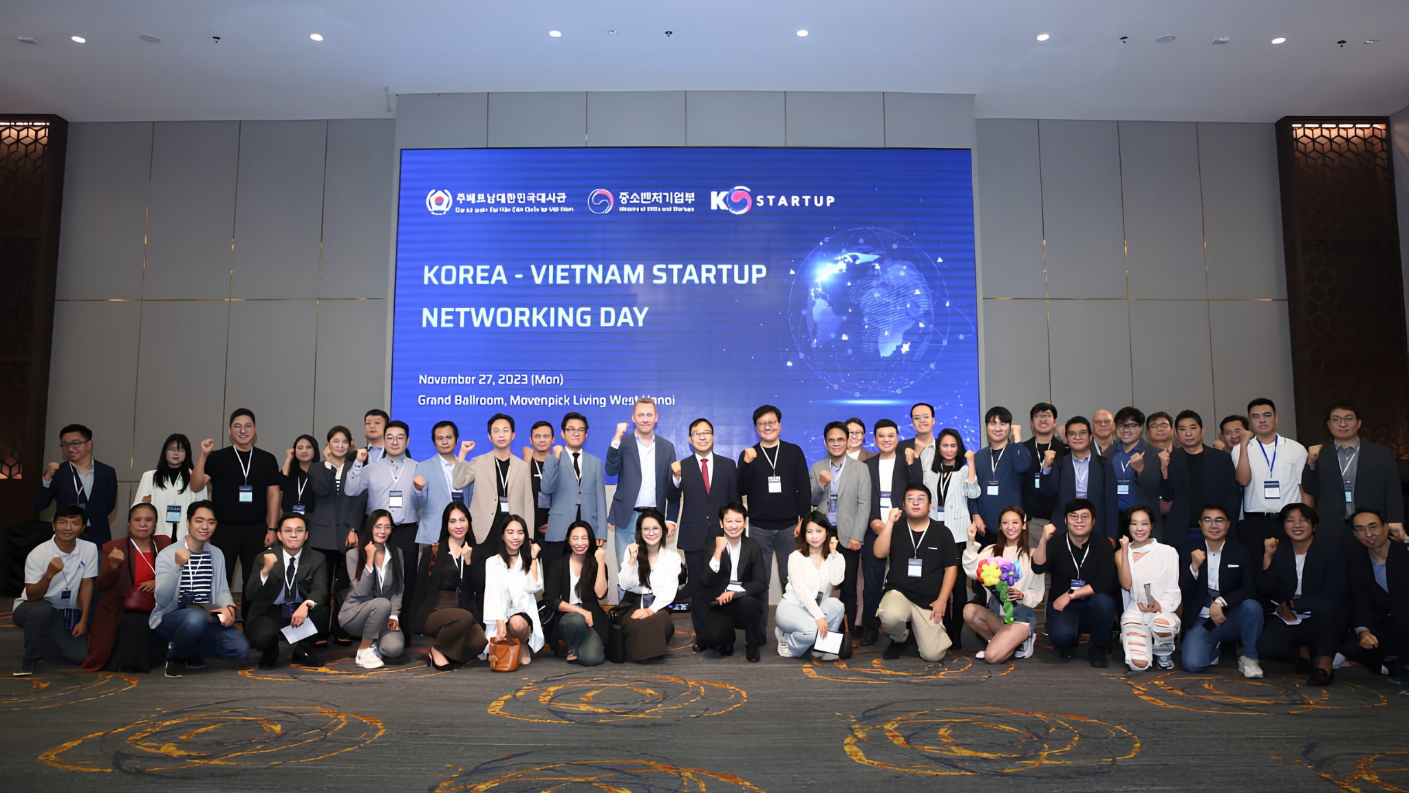 APICOO ROBOTICS MEETING KOREAN AMBASSADOR TO VIETNAM AS 1 OF 7 NOTABLE STARTUPS